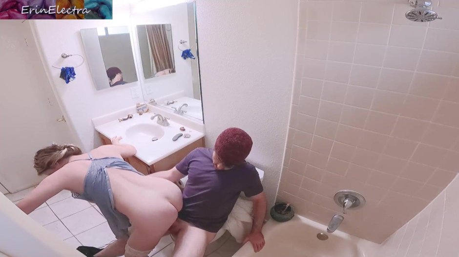 Порно с мачехой в ванне