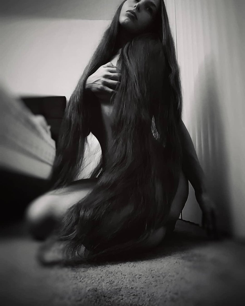 Очень длинные волосы похожие на рапунцель