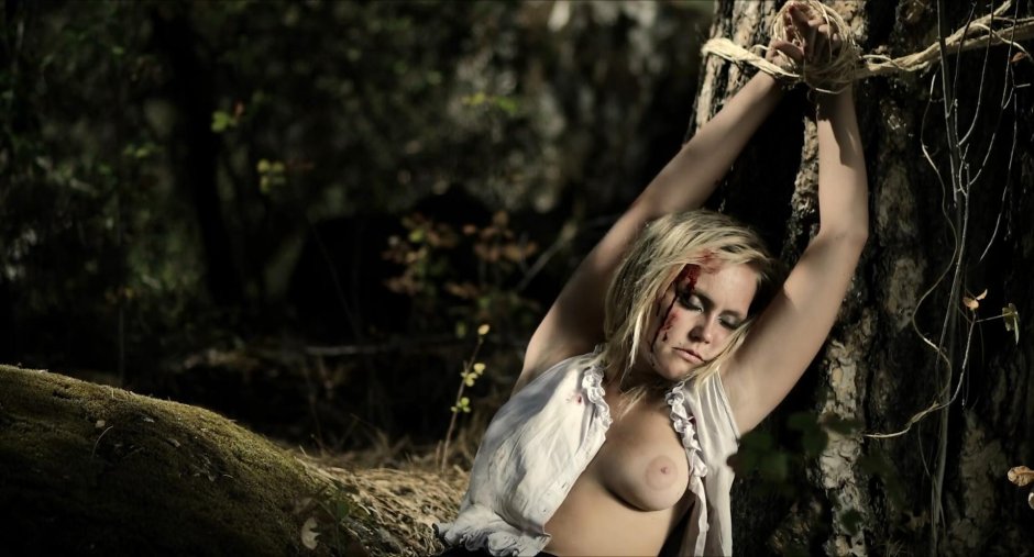 Связанная девушка в лесу