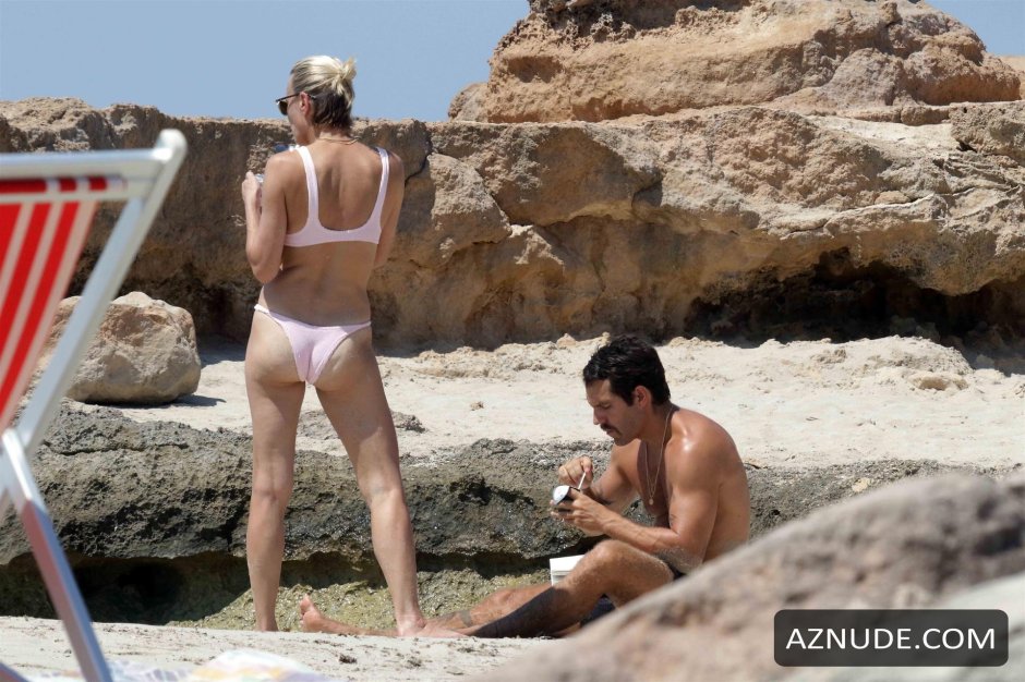 Robin wright на пляже