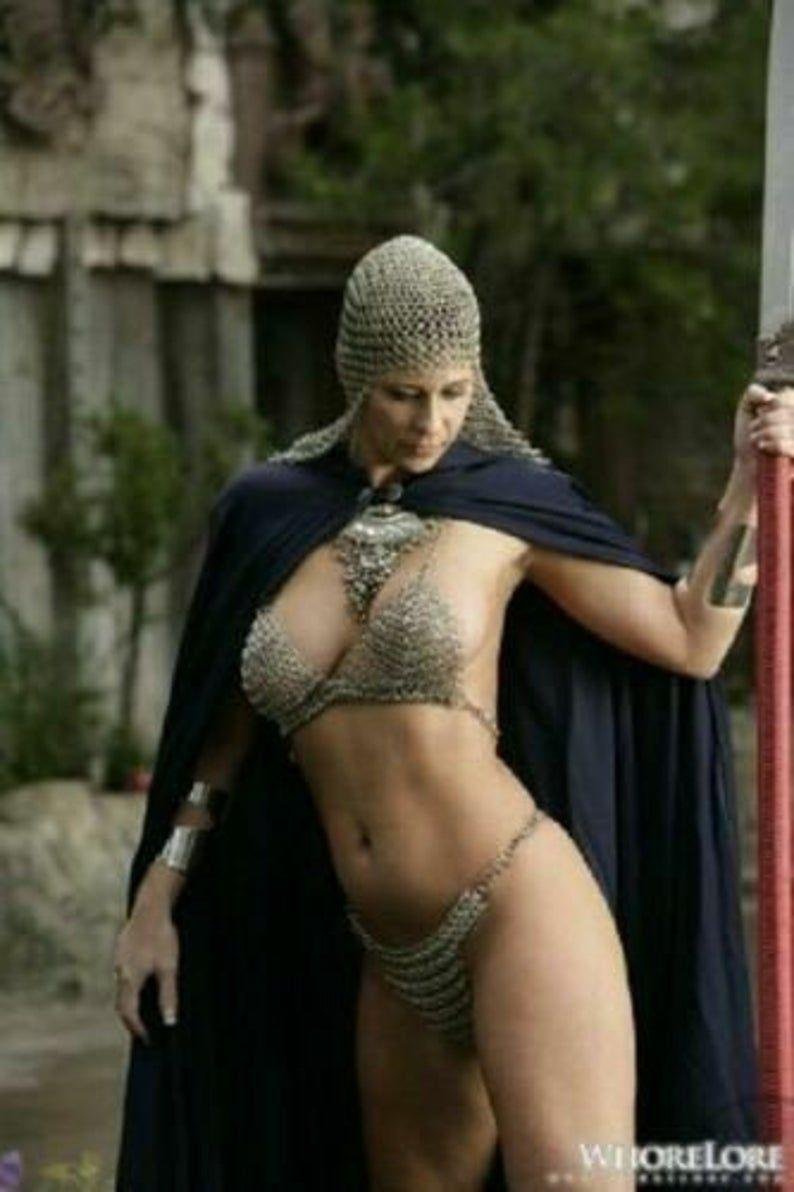 Женщина в кольчуге