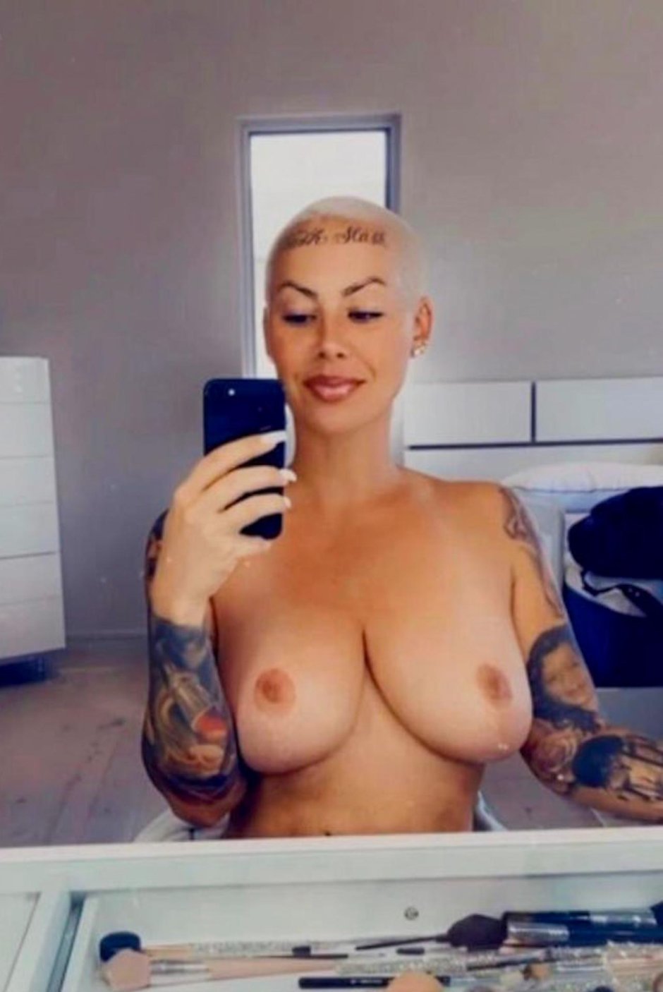 Amber rose