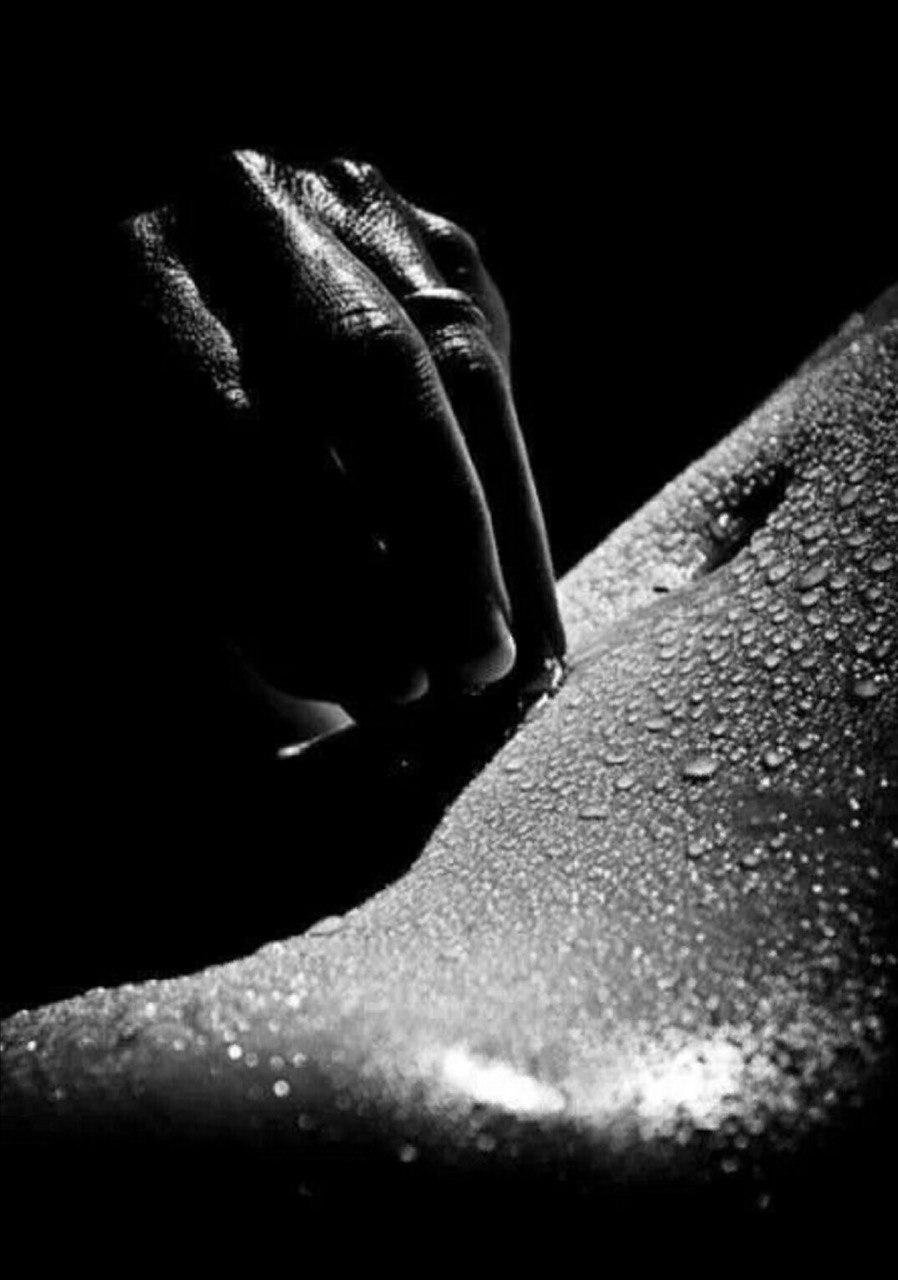 Женское тело в мурашках