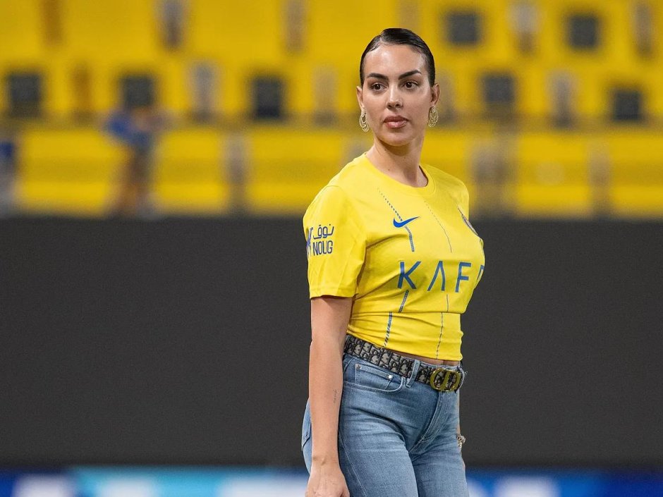 Джорджина родригес на футбольном поле