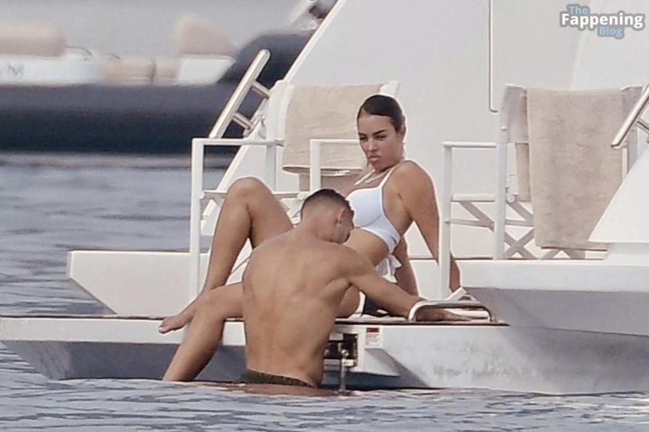 Жена роналду джорджина в купальнике