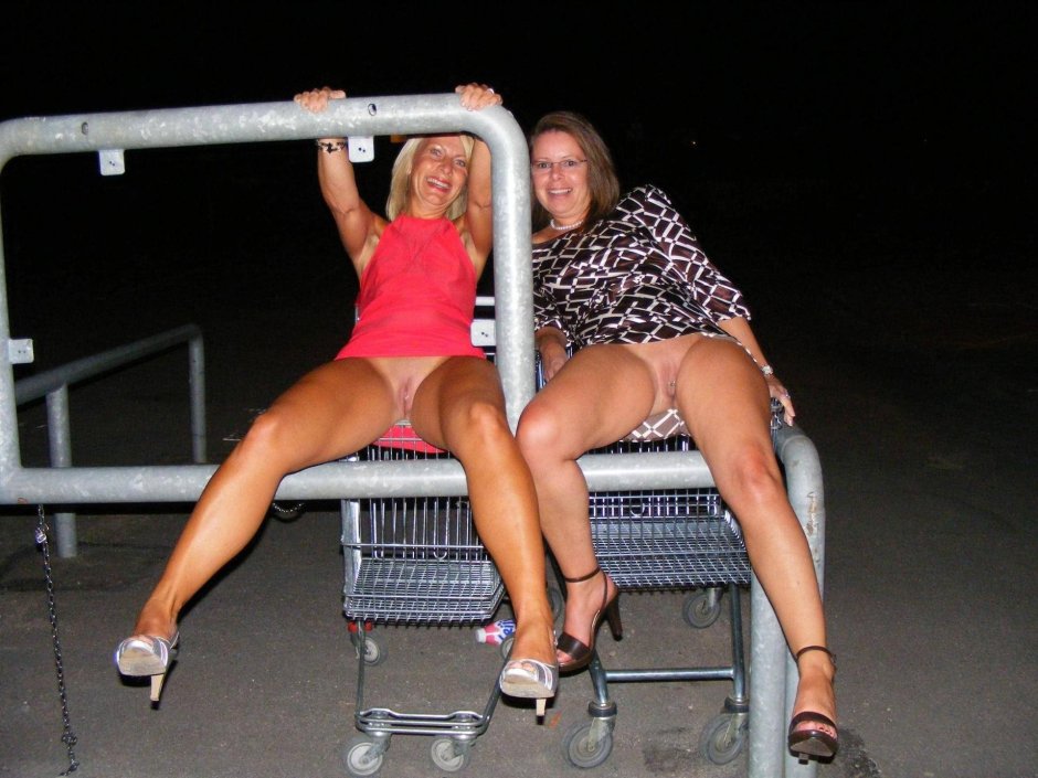 Девушек без трусов