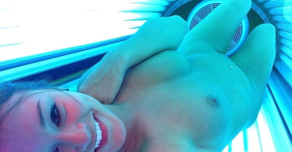 Эротические селфи девушек в солярии