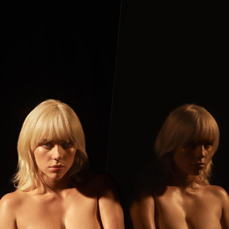 Билли айлиш топлес