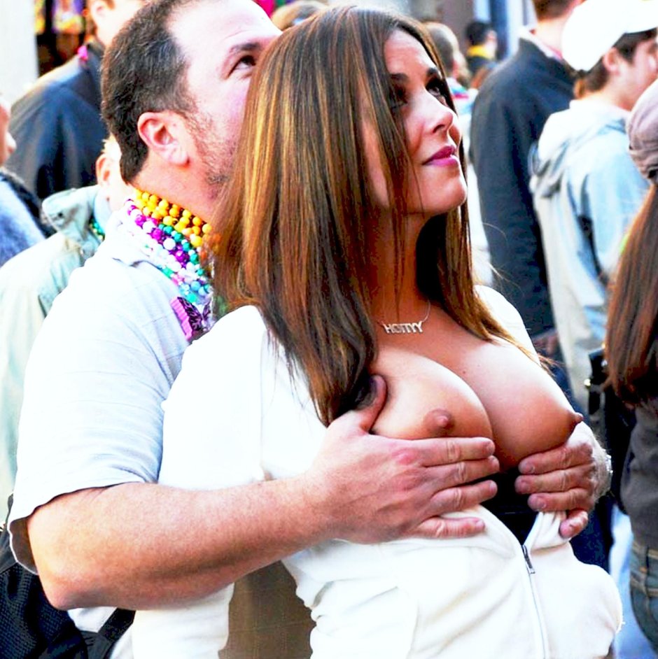 Сиськи на публике