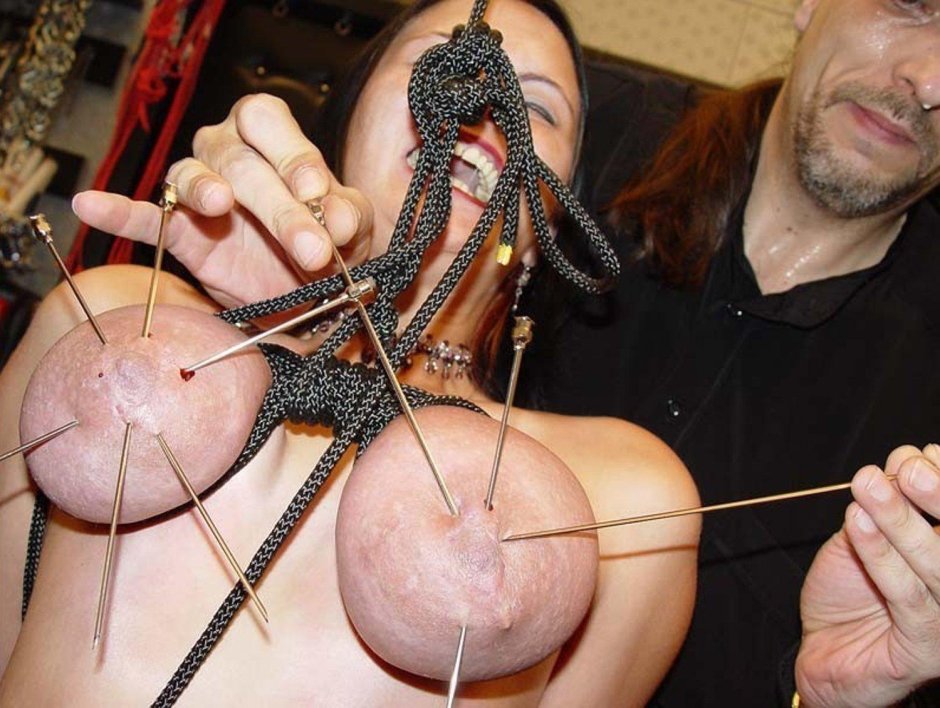 Экстремальный бондаж груди