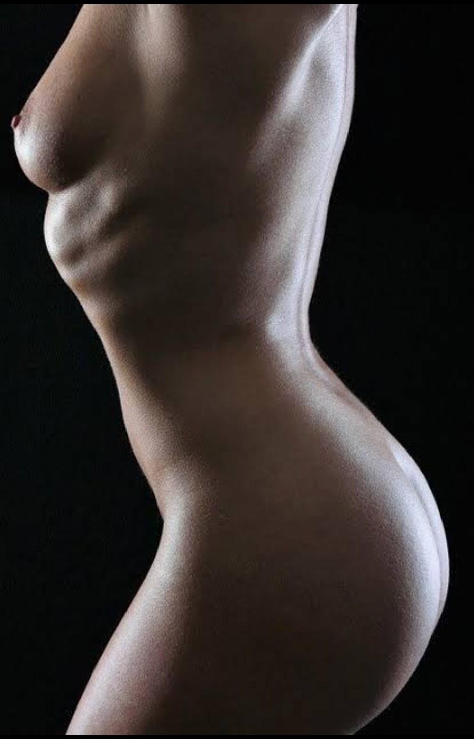 Красивые изгибы женского тела