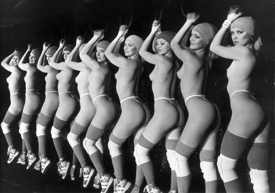 Голые танцовщицы варьете
