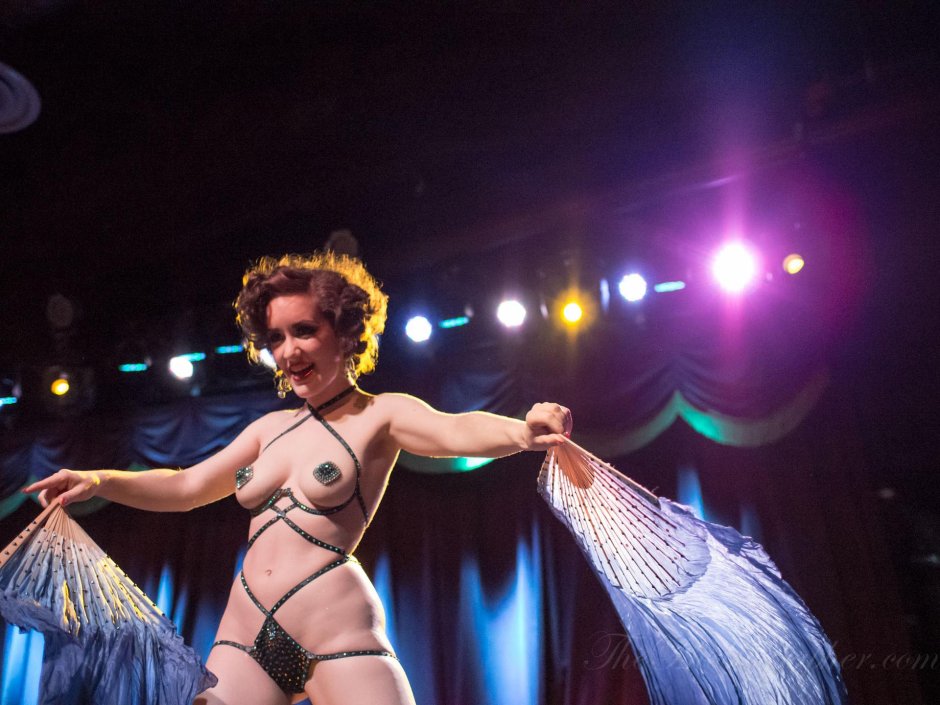 Кабаре бурлеск голышом