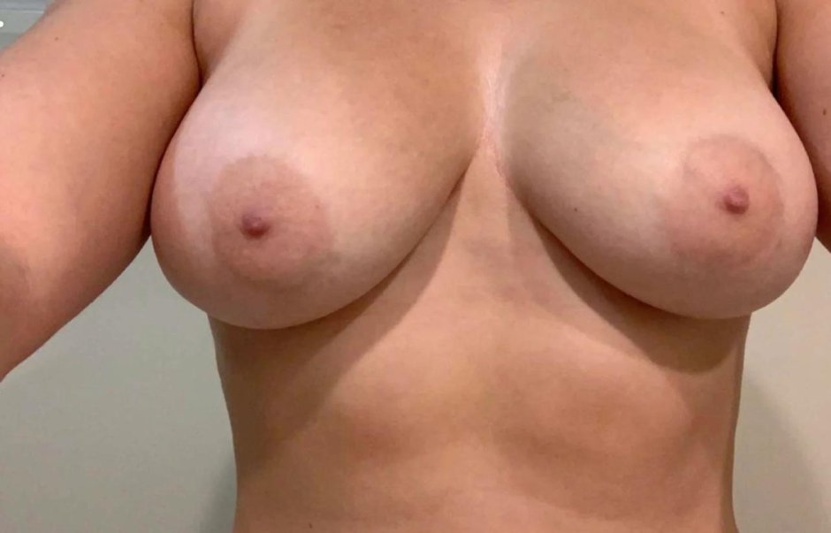 Груди сиськи