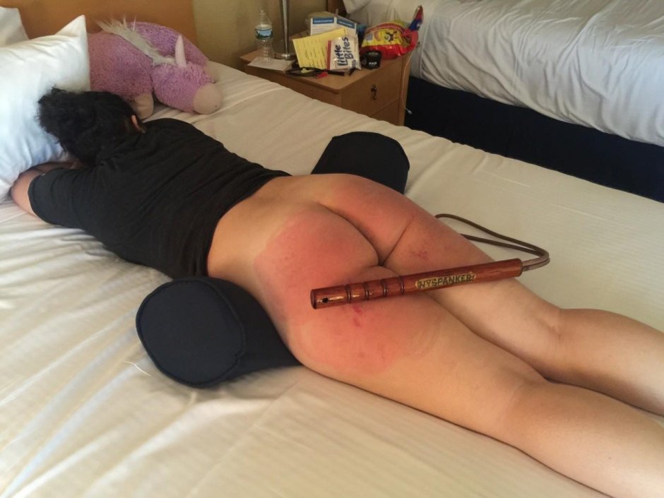 Попки девушек после порки