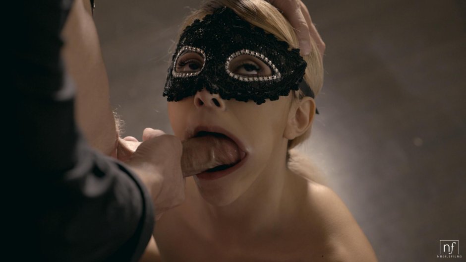 Девушка маска