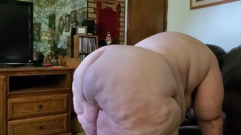 Зрелая толстушка