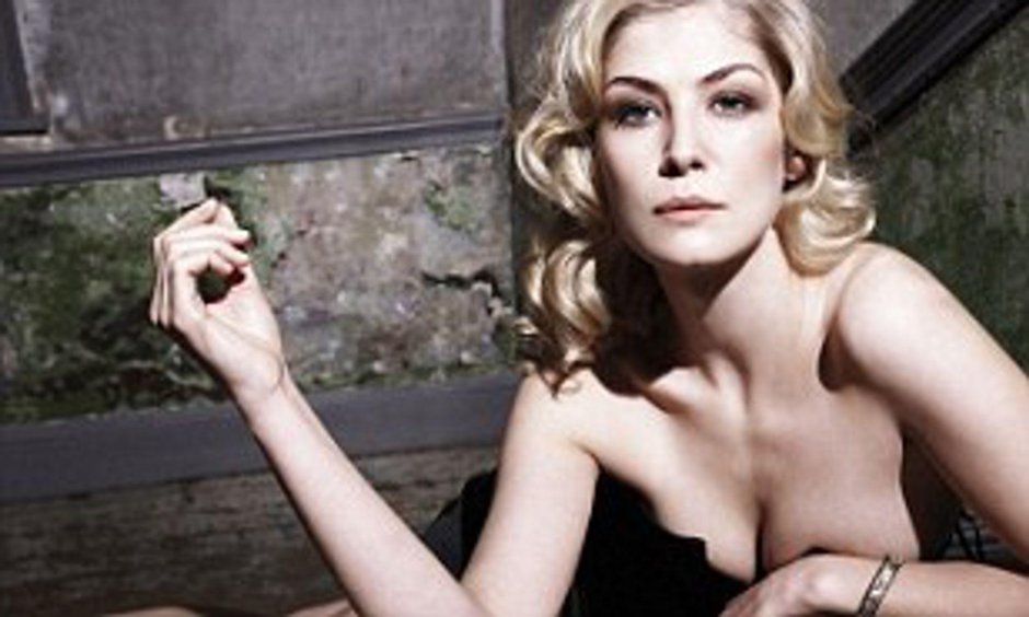 Розамунд пайк плей боу