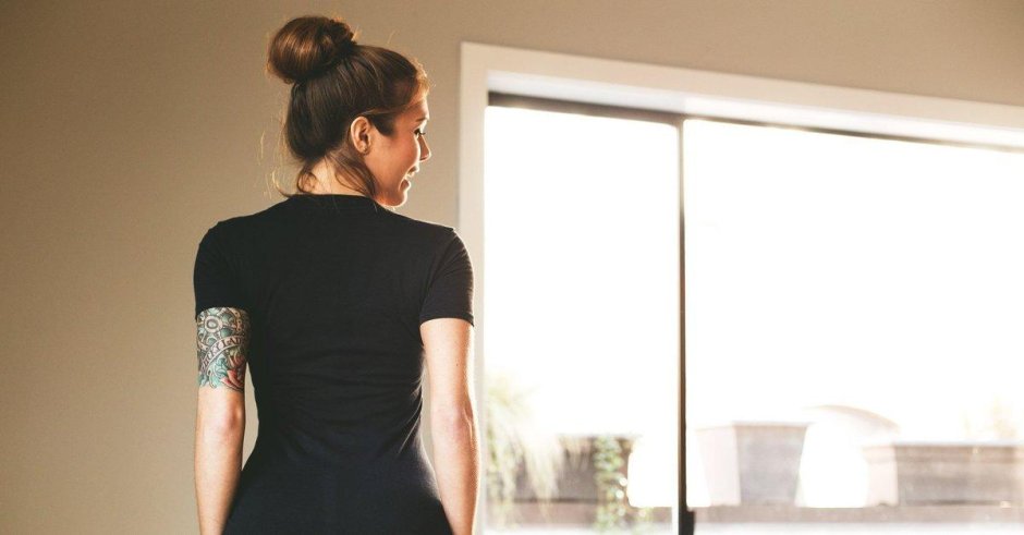 Попка в коротком платье