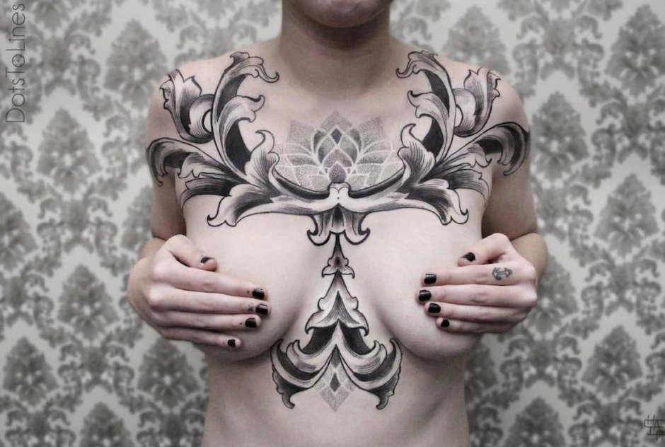 Тату на груди женская