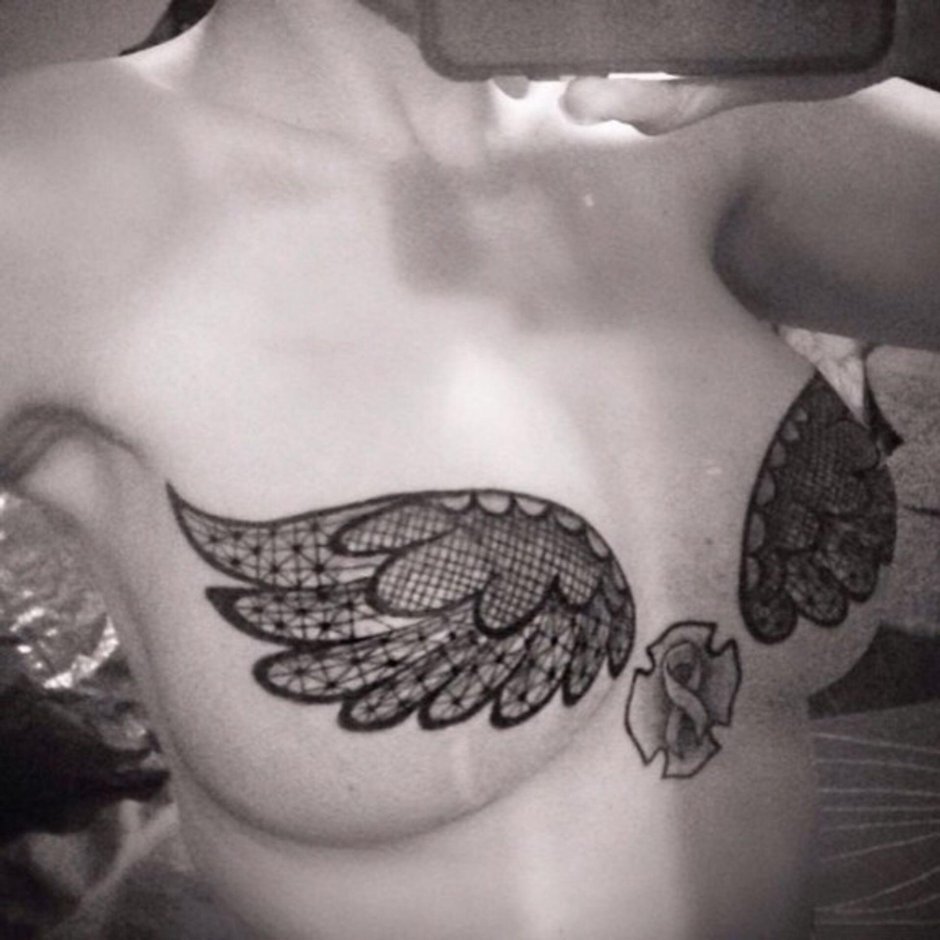 Тату для девушек под грудью