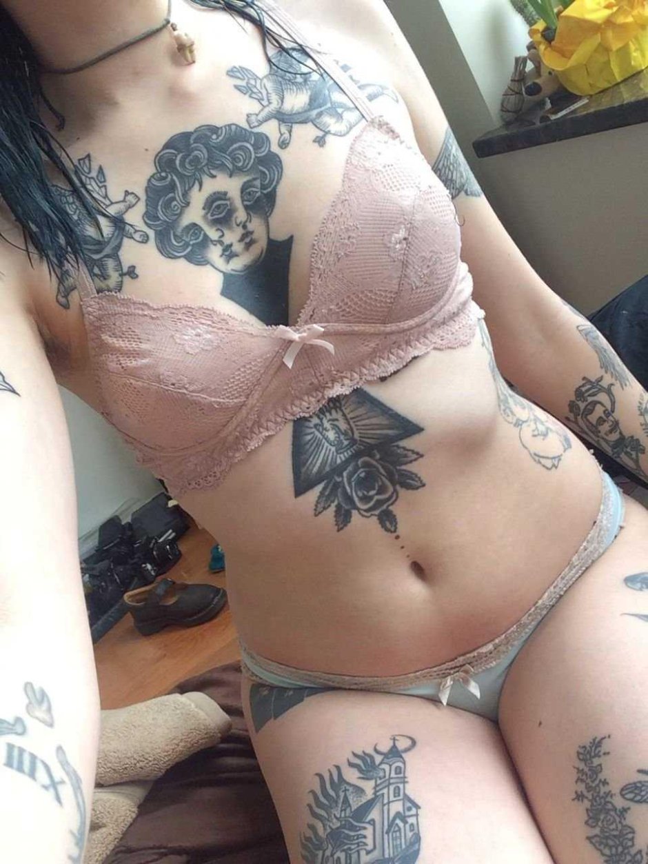 Тату женские на груди