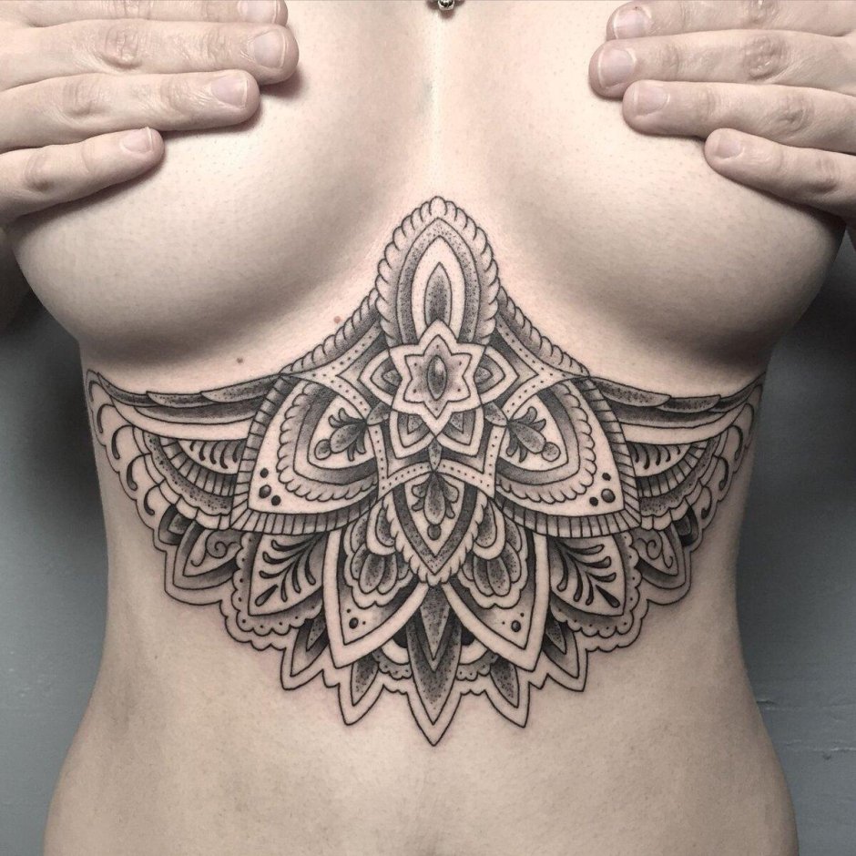 Женские тату под грудью