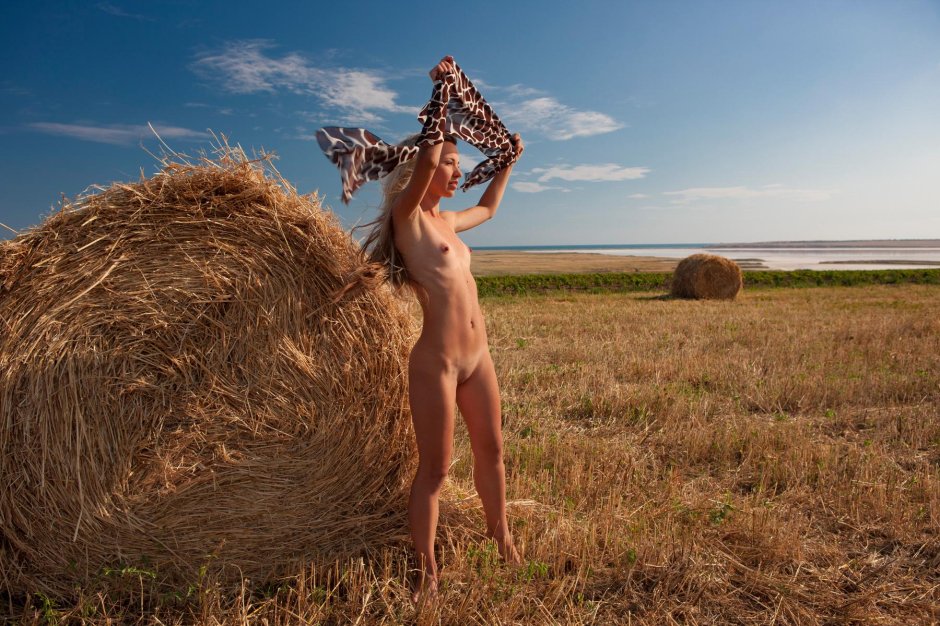 Фотосессия со стогами сена