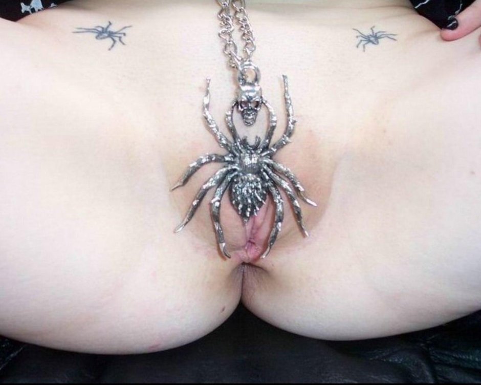 Интимные тату на гениталиях