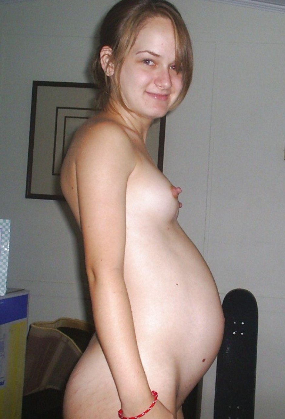 Голые молодые беременные жены