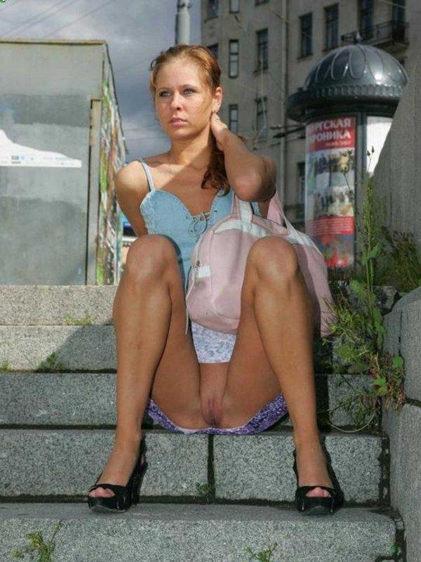Девушка засветила трусики