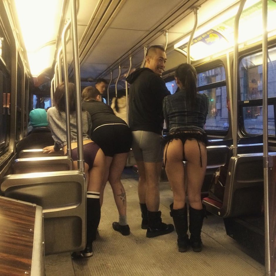 No pants subway ride москва