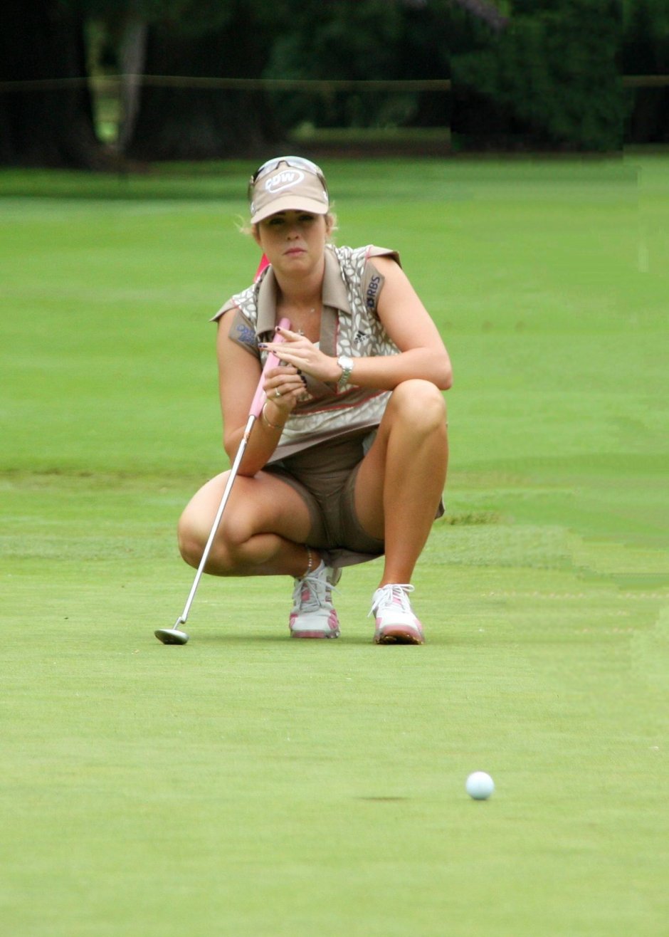 Гольфистка без трусиков