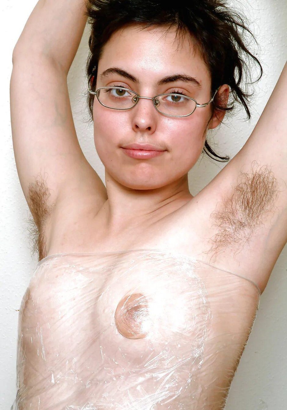Волосатая грудь девушки