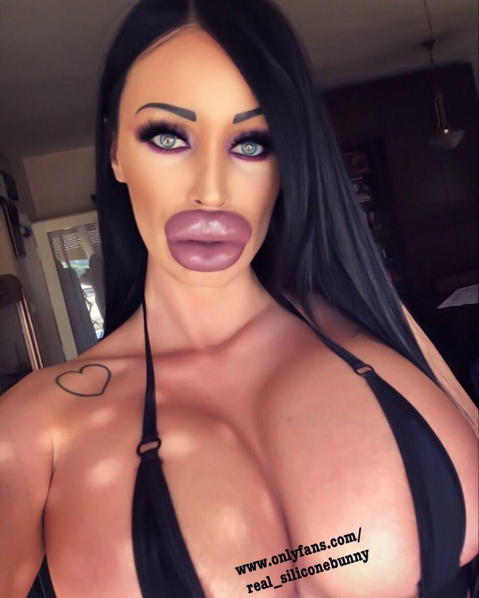 Красивые девушки с накаченными губами