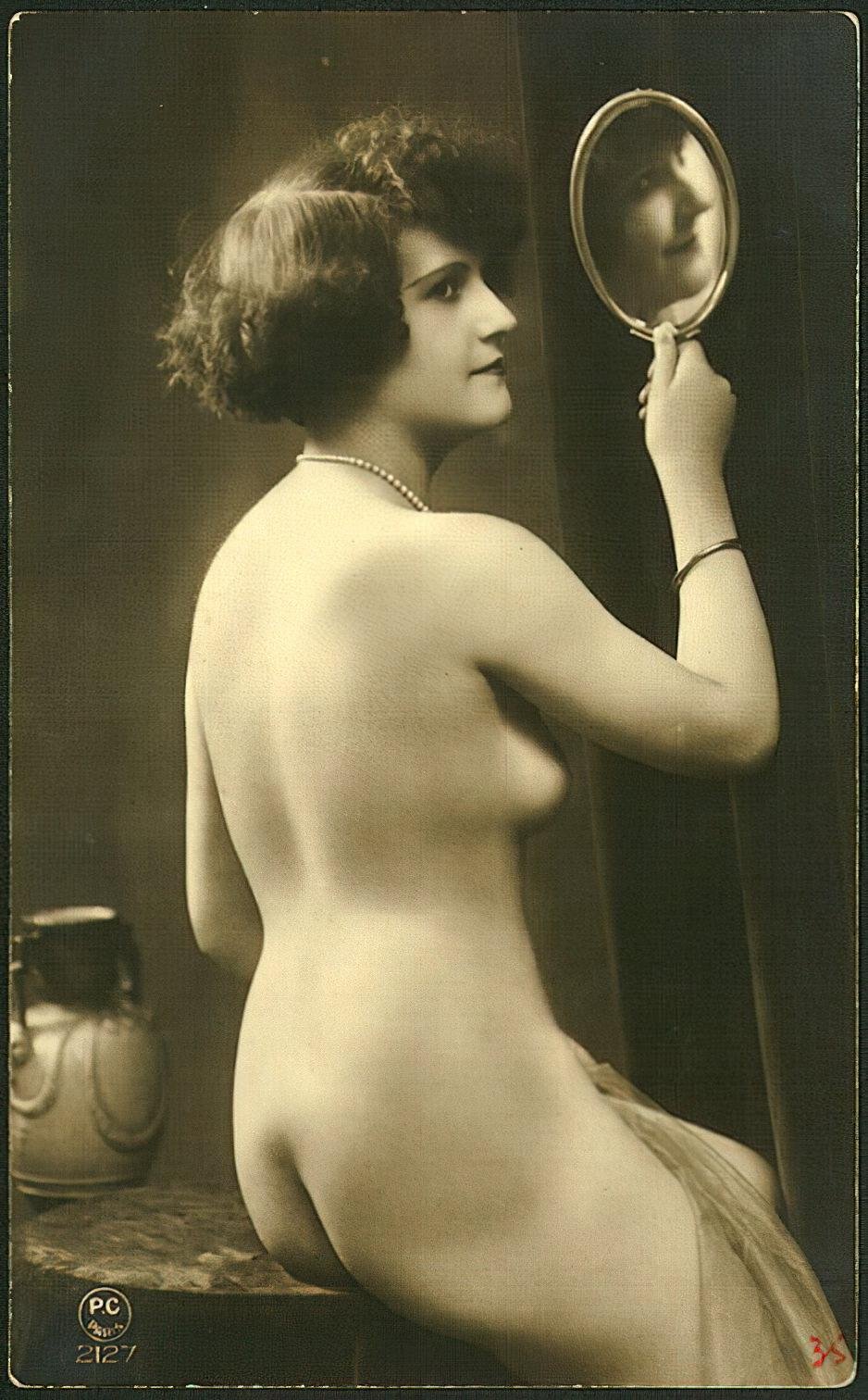 Vintage nude women