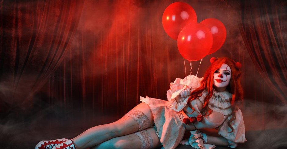 Девушка клоун