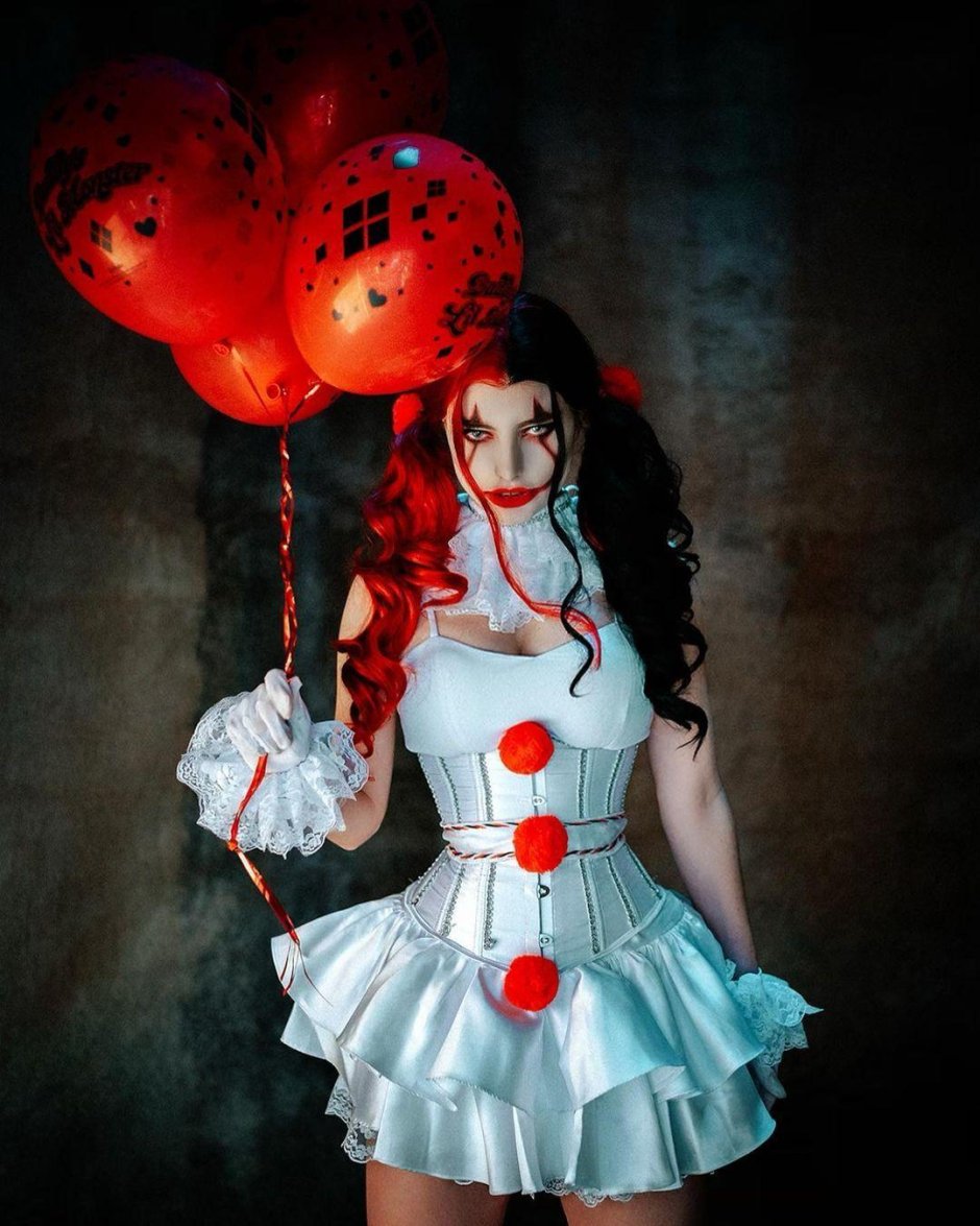 Косплей на пеннивайза девушка