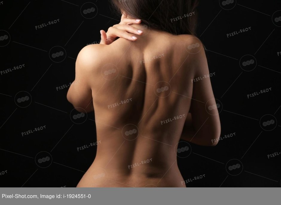 Голая девушка со спины