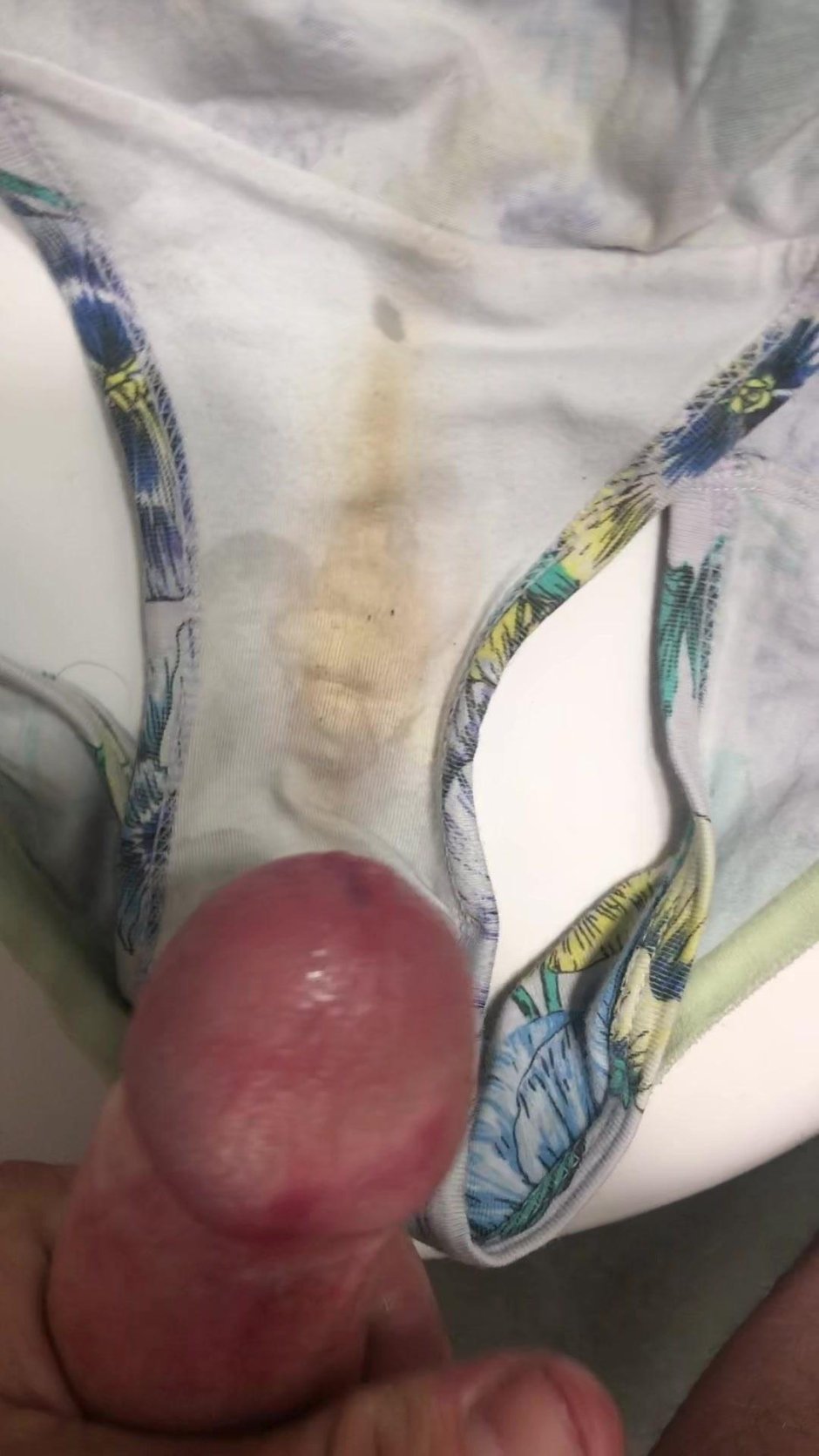 Грязные женские трусики