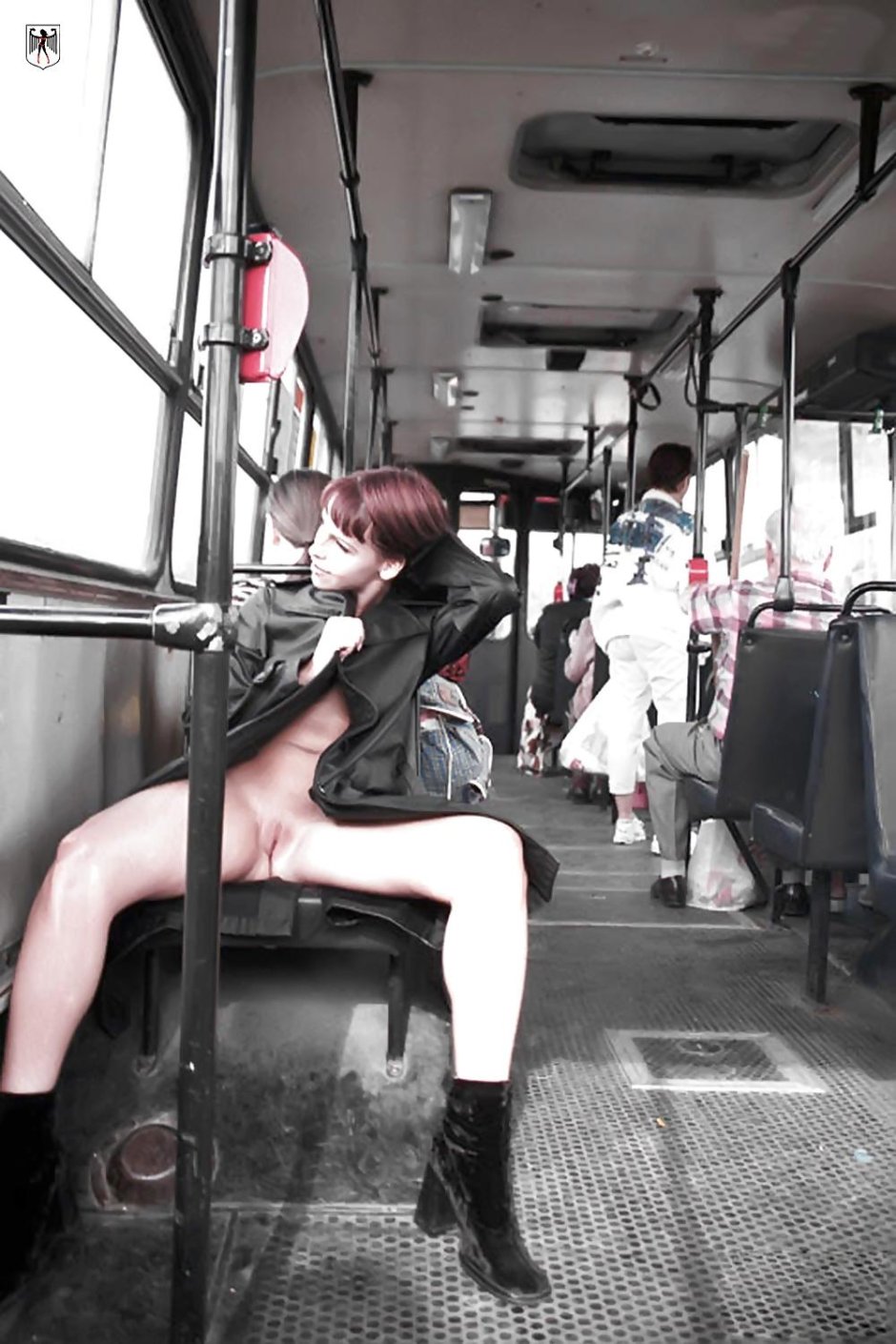 Девушки без трусов в транспорте