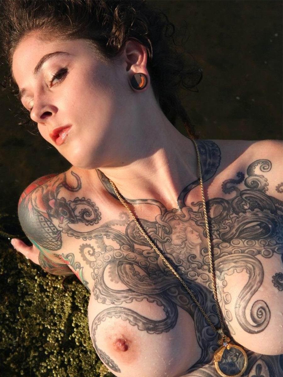 Тату на теле