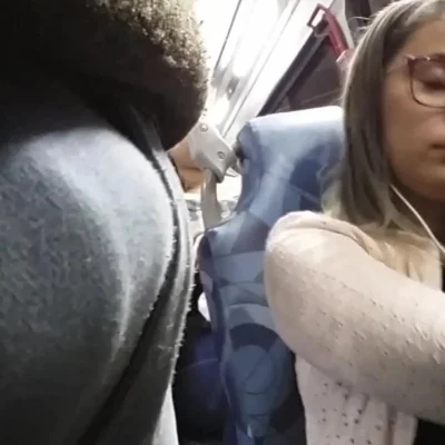 Девушка в автобусе