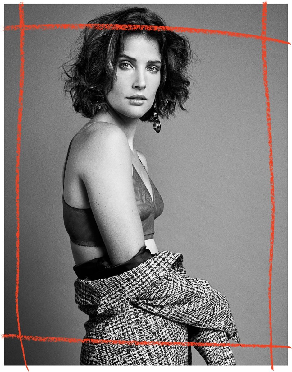 Актриса коби смолдерс в мстителях