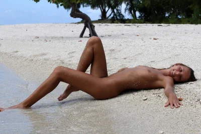 Девушка на пляже