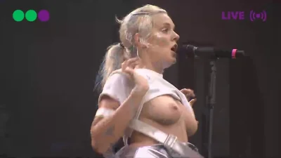 Засвет сисек