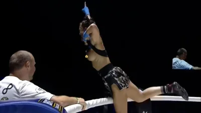 Девушка боец