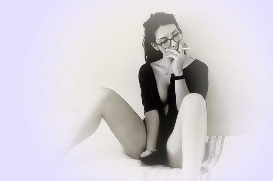 Красивые девушки в очках секси