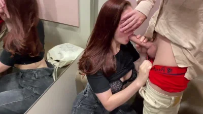 Минет на людях