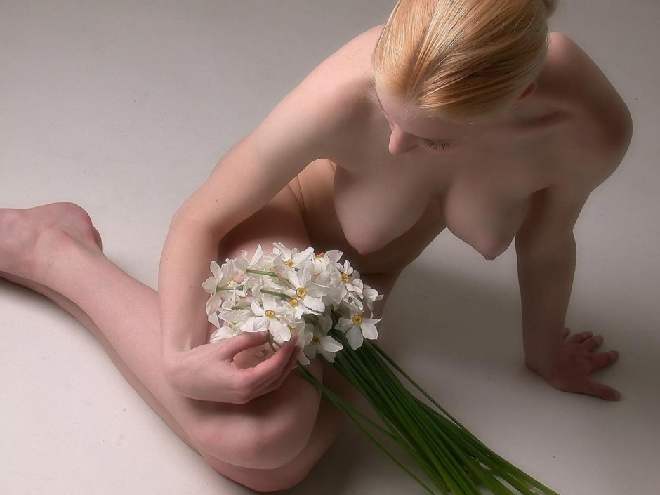Девушка нарцисс
